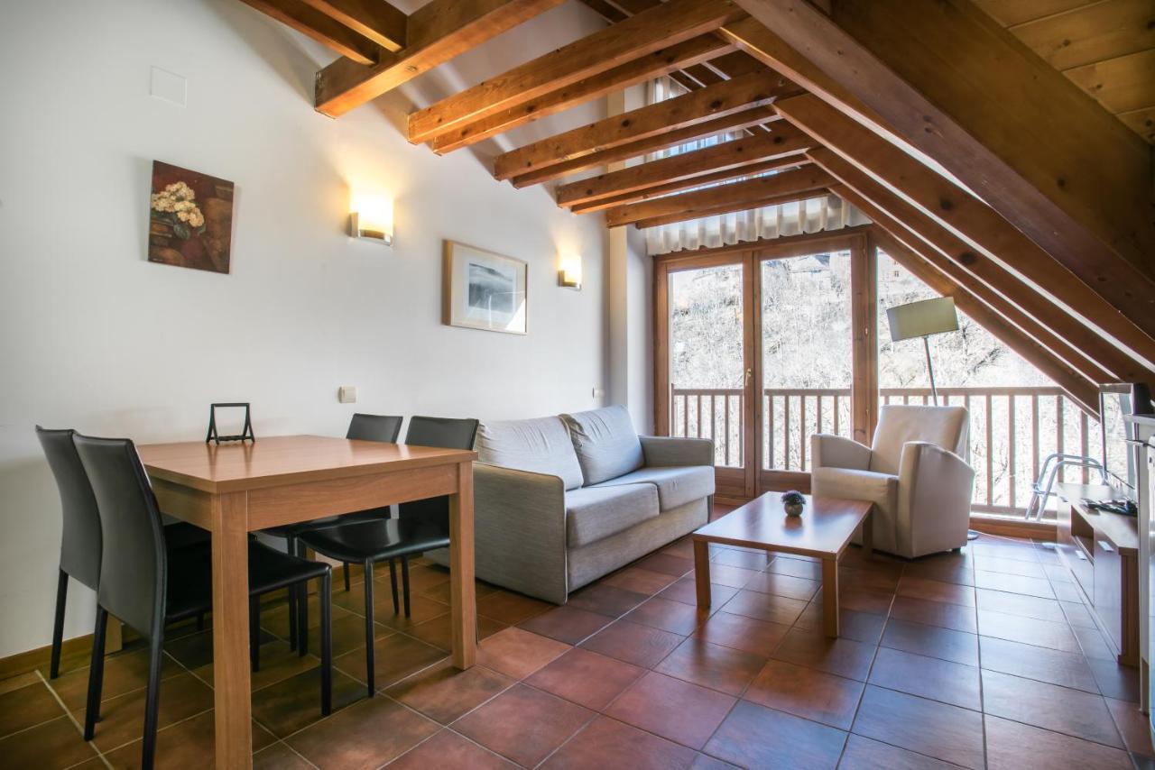 Apartamentos SNÖ Mont Romies Unhola Salardú Exterior foto
