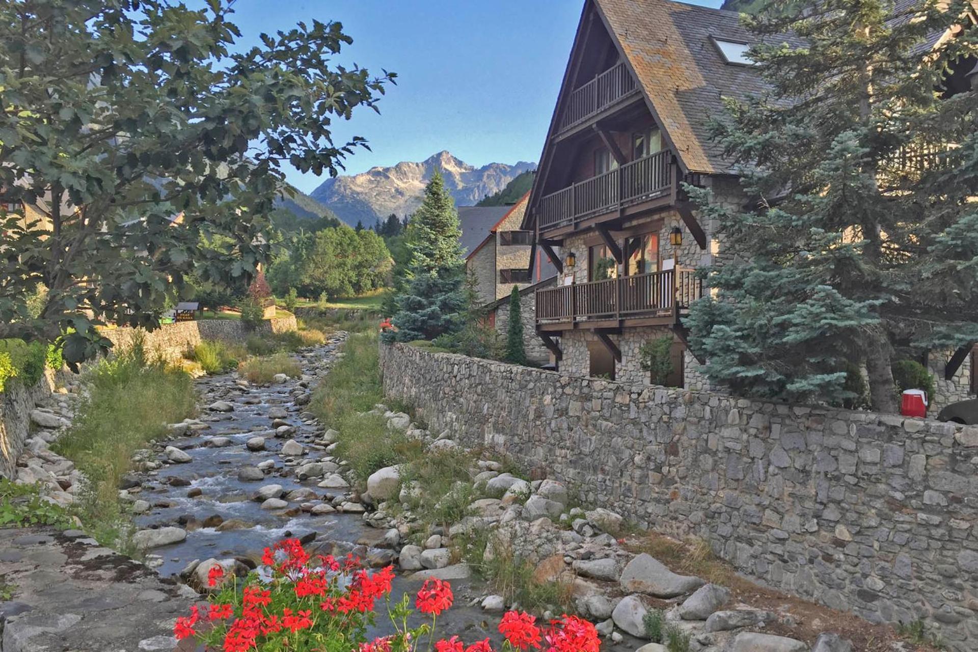 Apartamentos SNÖ Mont Romies Unhola Salardú Exterior foto